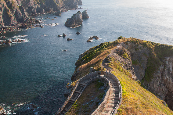 Escaleras de San Juan de Gastelugatxe. Una ermita en el mar, San Juan de Gastelugatxe