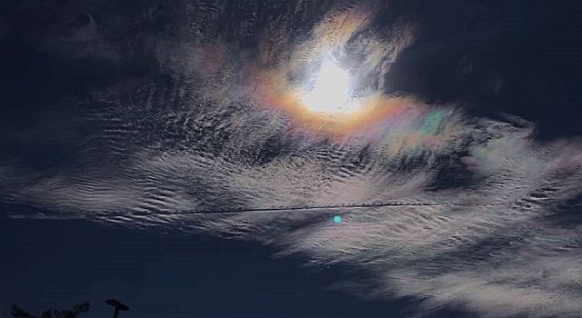 Weird Phenomenon In The Sky Appears Above Gilbert, Arizona  Sky%2Bphenomenon%2Barizona%2B%25281%2529