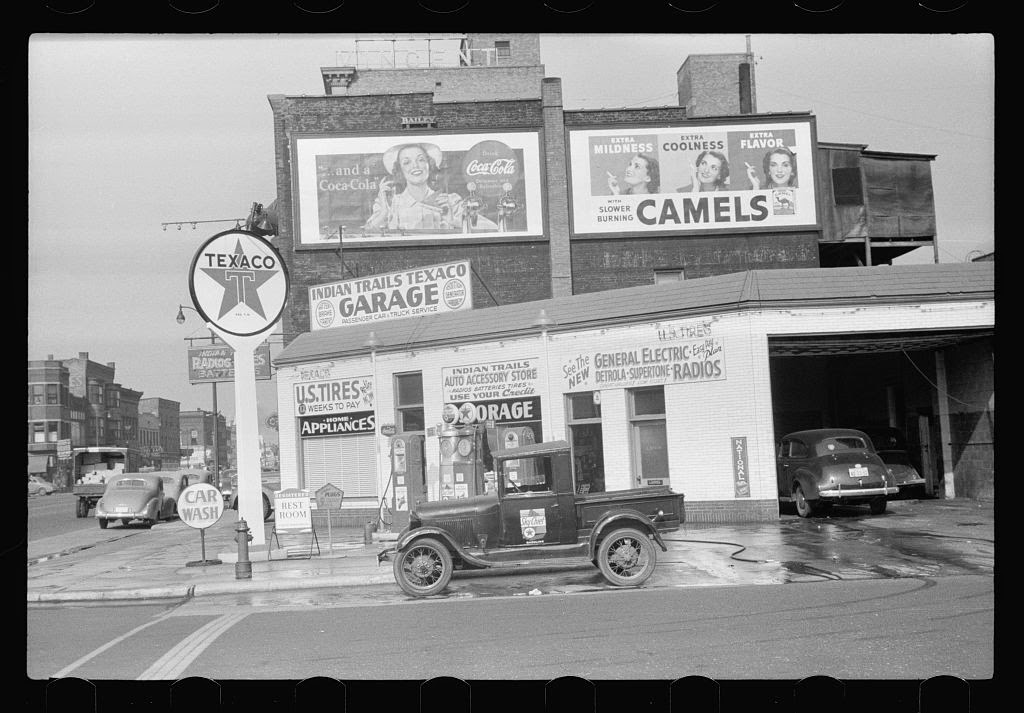 20 Vintage Photographs of Street Scenes of Benton Harbor, Michigan in