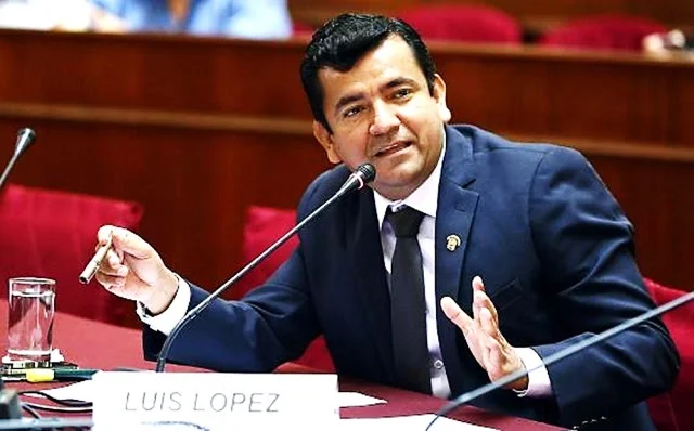 Congresista López Vilela suspendido por 120 días por tocamientos indebidos