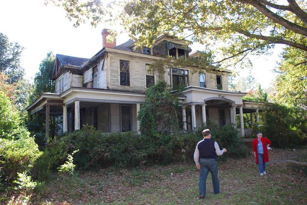 Sweet House Dreams 1910 Victorian in Red Springs, North Carolina