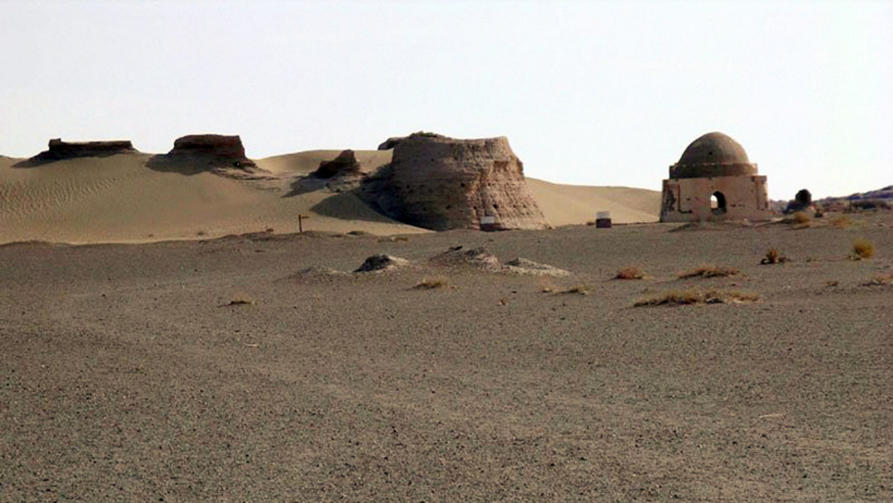 артефакты пустыни. череп в пустыне. гулдирсин кала. артефакты пустыни. пустыня гоби долина смерти.