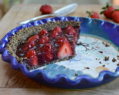 Fresh Strawberry Pie ♥ KitchenParade.com, with a homemade chocolate cookie crumb crust, cool, light and refreshing. Only 200 Calories. Weight Watchers Friendly. Make It Today, Serve It Tomorrow. Low Cal. Low Carb.