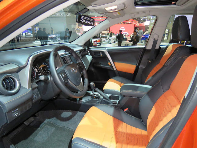 Nova Toyota RAV4 2017 - interior