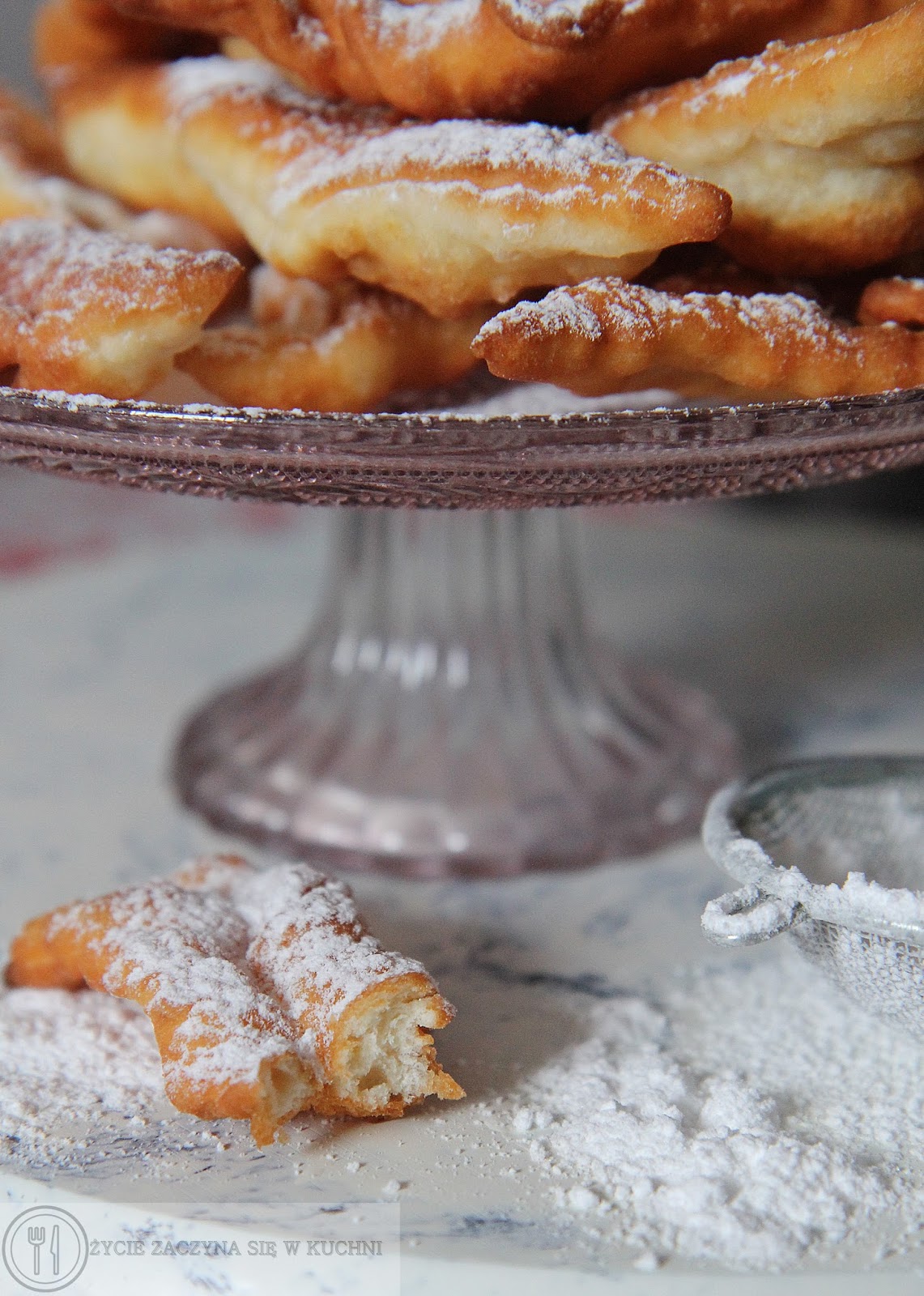 Miekkie I Puszyste Faworki Na Tlustyczwartek Zycie Zaczyna Sie W Kuchni