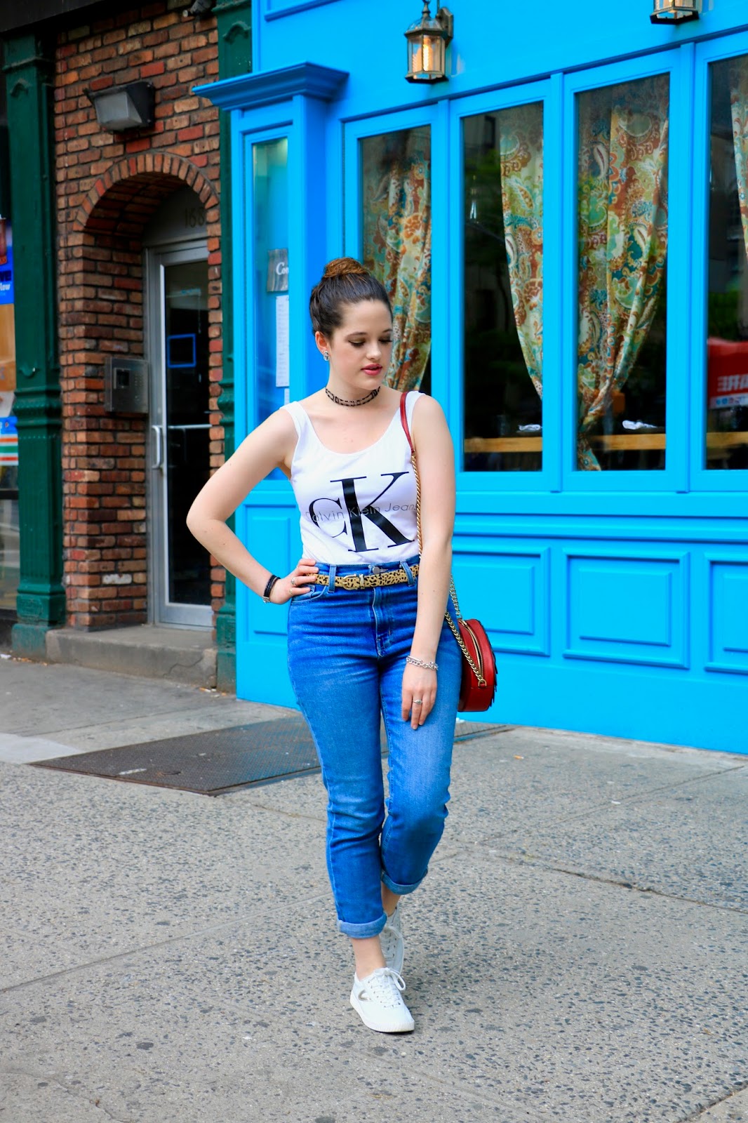 NYC fashion blogger Kathleen Harper wearing mom jeans with white sneakers