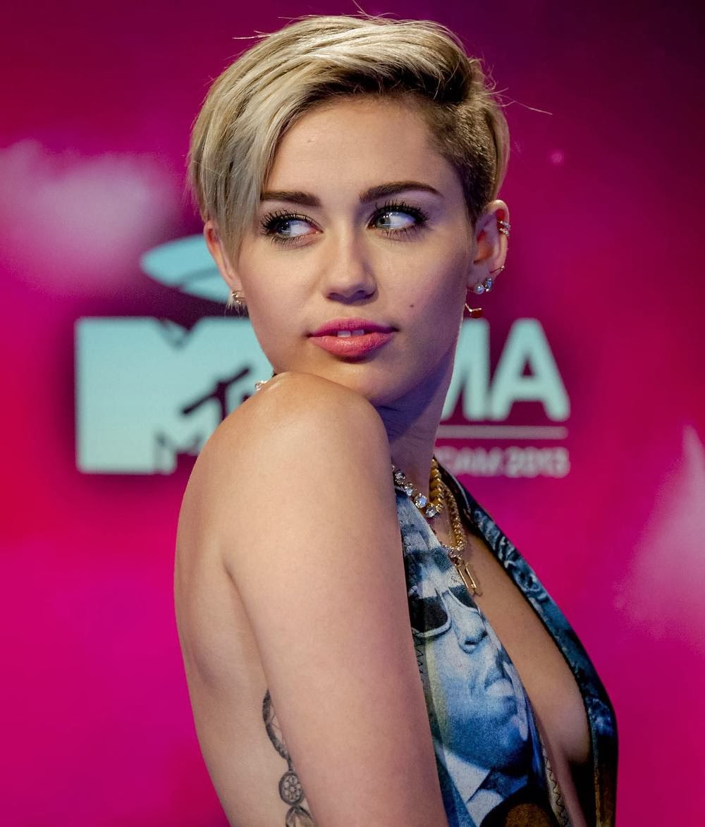 Miley Cyrus Backless And Braless Cleavage At Mtv Europe Music Awards In Amsterdam