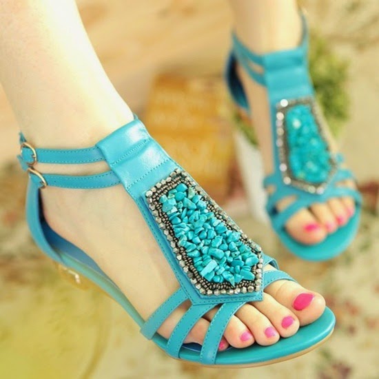 http://www.funmag.org/fashion-mag/fashion-style/stylish-slippers-for-girls/