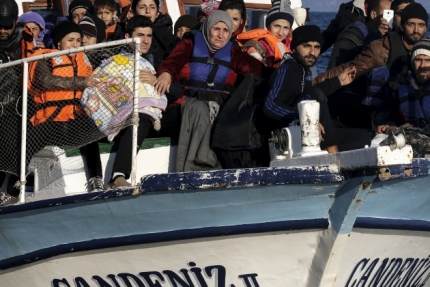 Ισλαμιστές υποδέχονται τους πρόσφυγες στα ελληνικά νησιά!