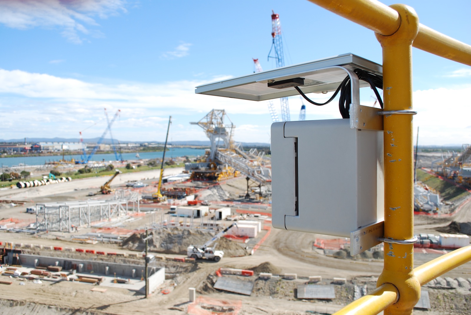 Веб камеры на стройках москвы. Камера на стройке. Жк дефанс веб камера. Лср стройка зиларт. Видеонаблюдение на стройке.