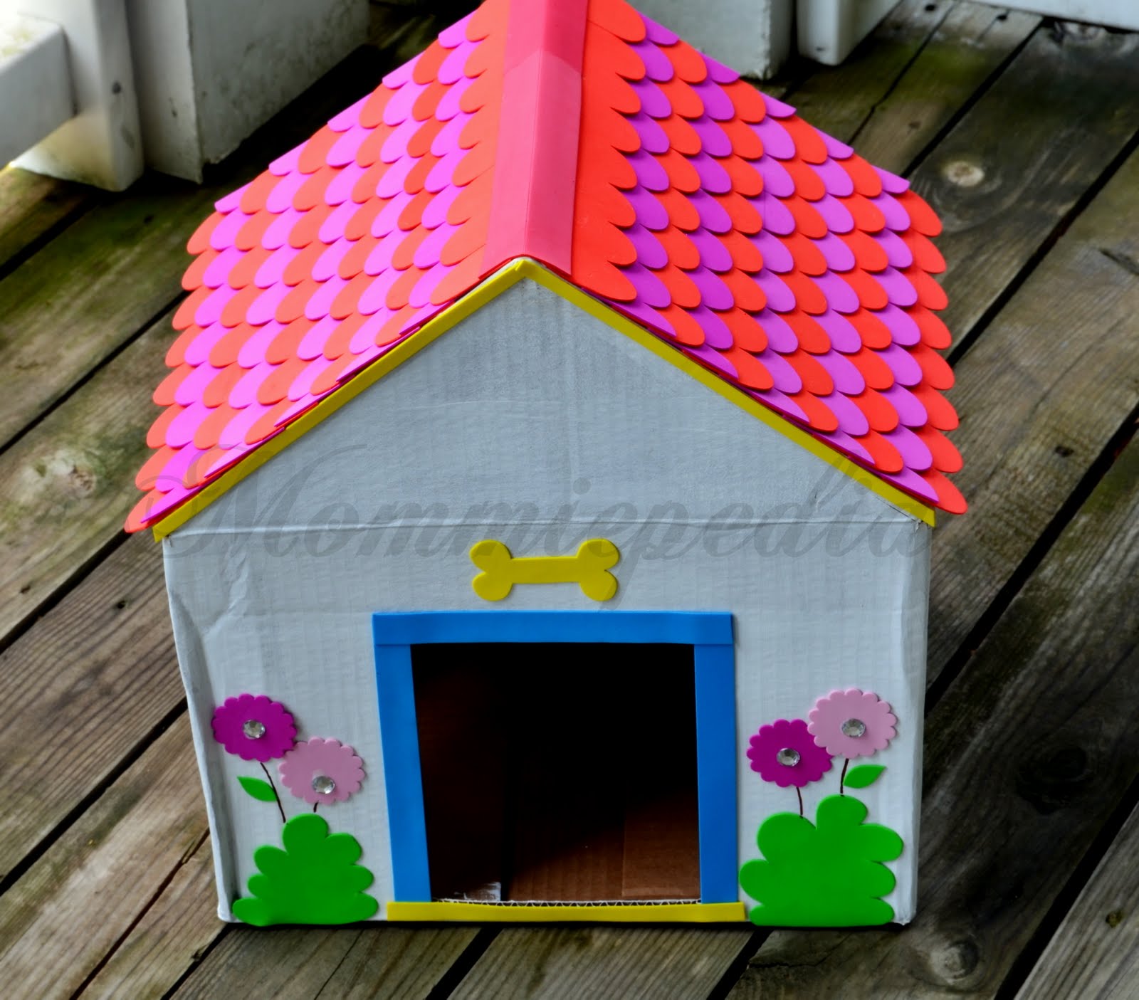 Mommiepedia Dog House from a recycled box