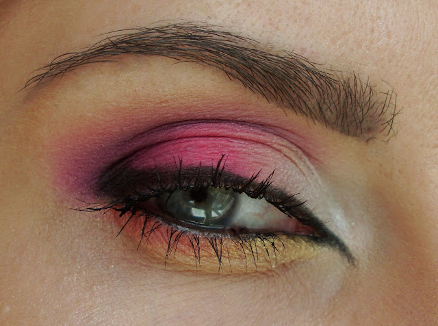 Makijaż fotograficzny, fashion makeup, makijaż w fiolecie i różu, cat eye makeup