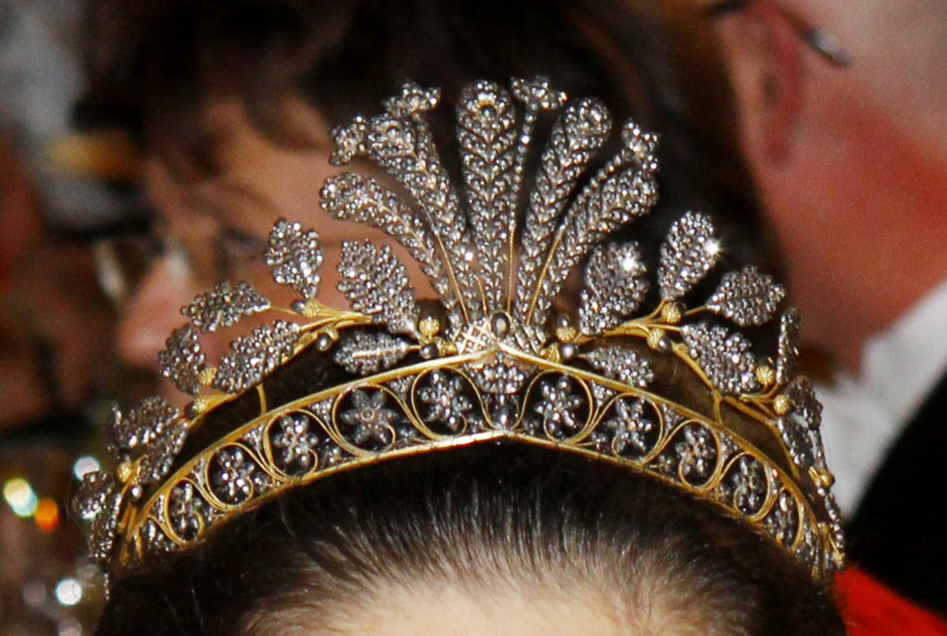 Самая красивая корона. Тиара Геншин. Короны диадемы тиары. Диадема тиара корона венец. Корона Романовых.