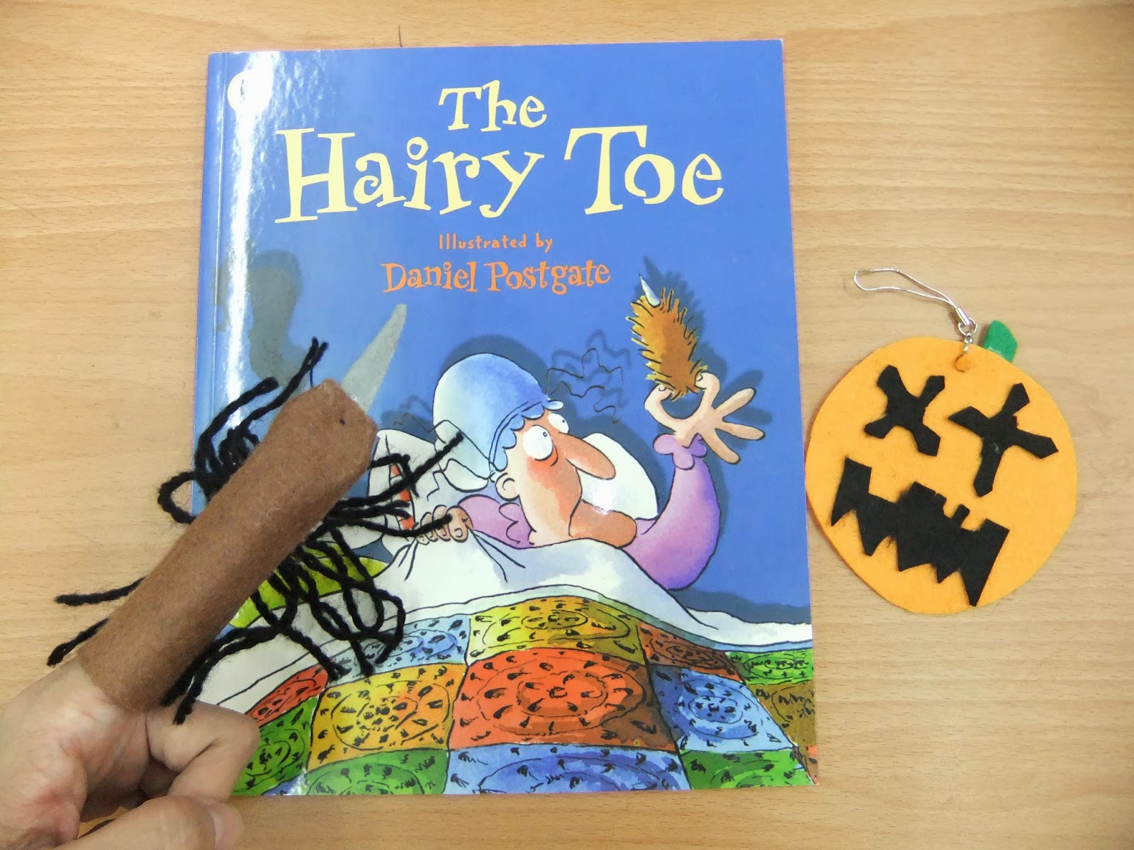Christine's Reading SPA 英文繪本班: 兒美班 10月份繪本: The Hairy Toe