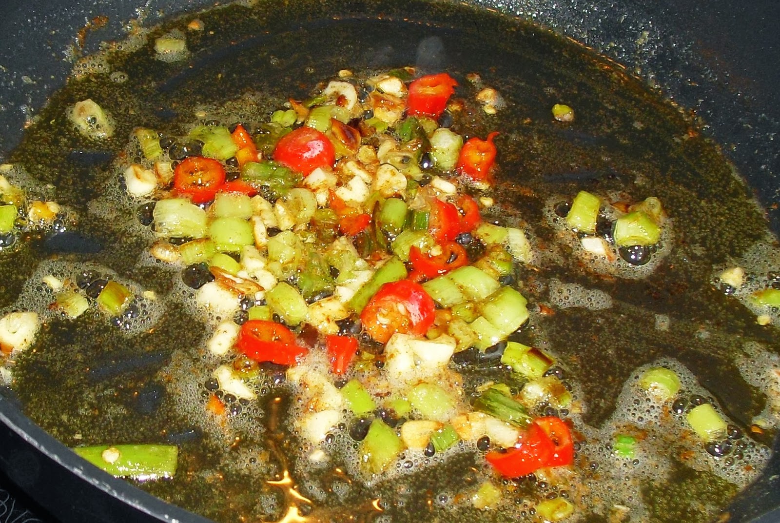 Futtern wie bei Muttern: Scharfe Champignon- Creme auf Spaghetti Futtern wie bei Muttern: Scharfe Champignon- Creme auf Spaghetti