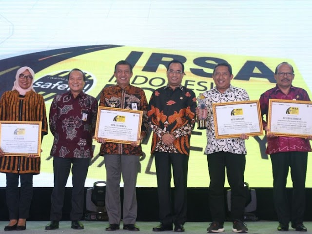 Kota Bandung Raih Penghargaan Indonesia Road Safety Award (IRSA) 2018