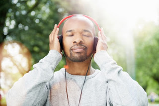 Singer songwriters don't Wait On Major Record Labels