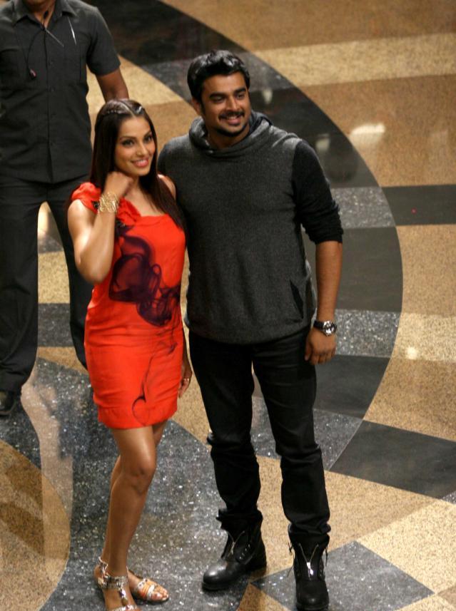 Bipasha Basu in hot orange dress1 - Hot Bipasha Basu in Orange Dress with Madhavan At Flash Mob 