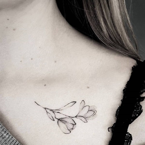 Tatuagens femininas na clavícula Tatuagens femininas na clavícula