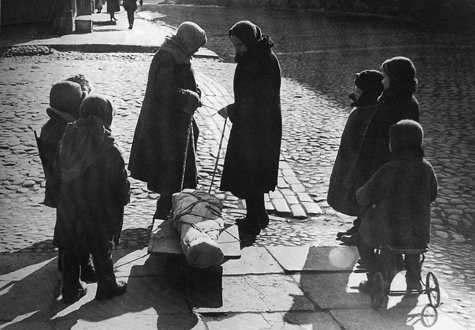 A farewell in Leningrad, in the spring of 1942. The German Siege of Leningrad caused widespread starvation among citizens, and lack of medical supplies and facilities made illnesses and injuries far more deadly. Some 1.5 million soldiers and civilians died in Leningrad during the siege - nearly the same number were evacuated, and many of them did not survive the trip due to starvation, illness, or bombing. 