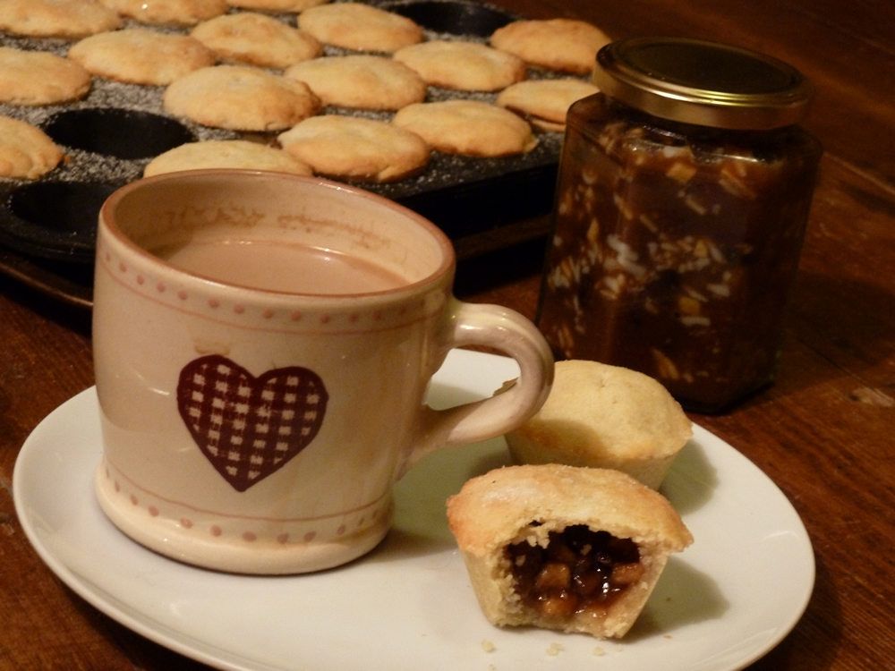 fraise A mince pie invitation