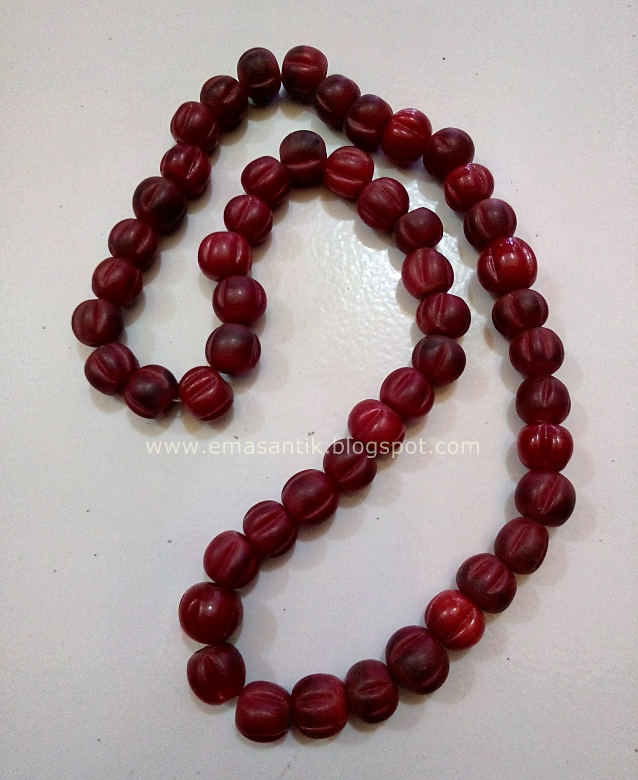 Kalung Manik Hitam - Hobby Antik Kalung Manik Manik Tua Warna Merah Hitam kalung manik hitam hobby antik kalung manik manik tua warna merah hitam