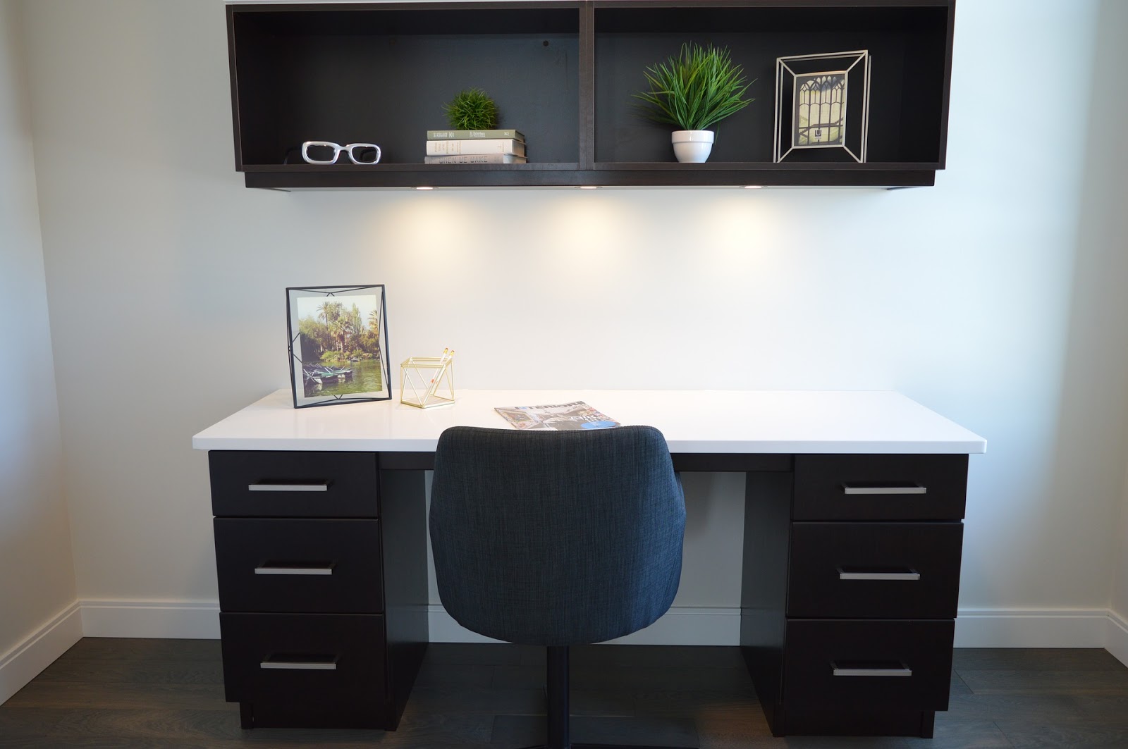 Furniture kantor custom