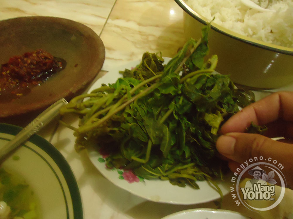 Lalap Daun Singkong Rebus dan Sambal Goreng