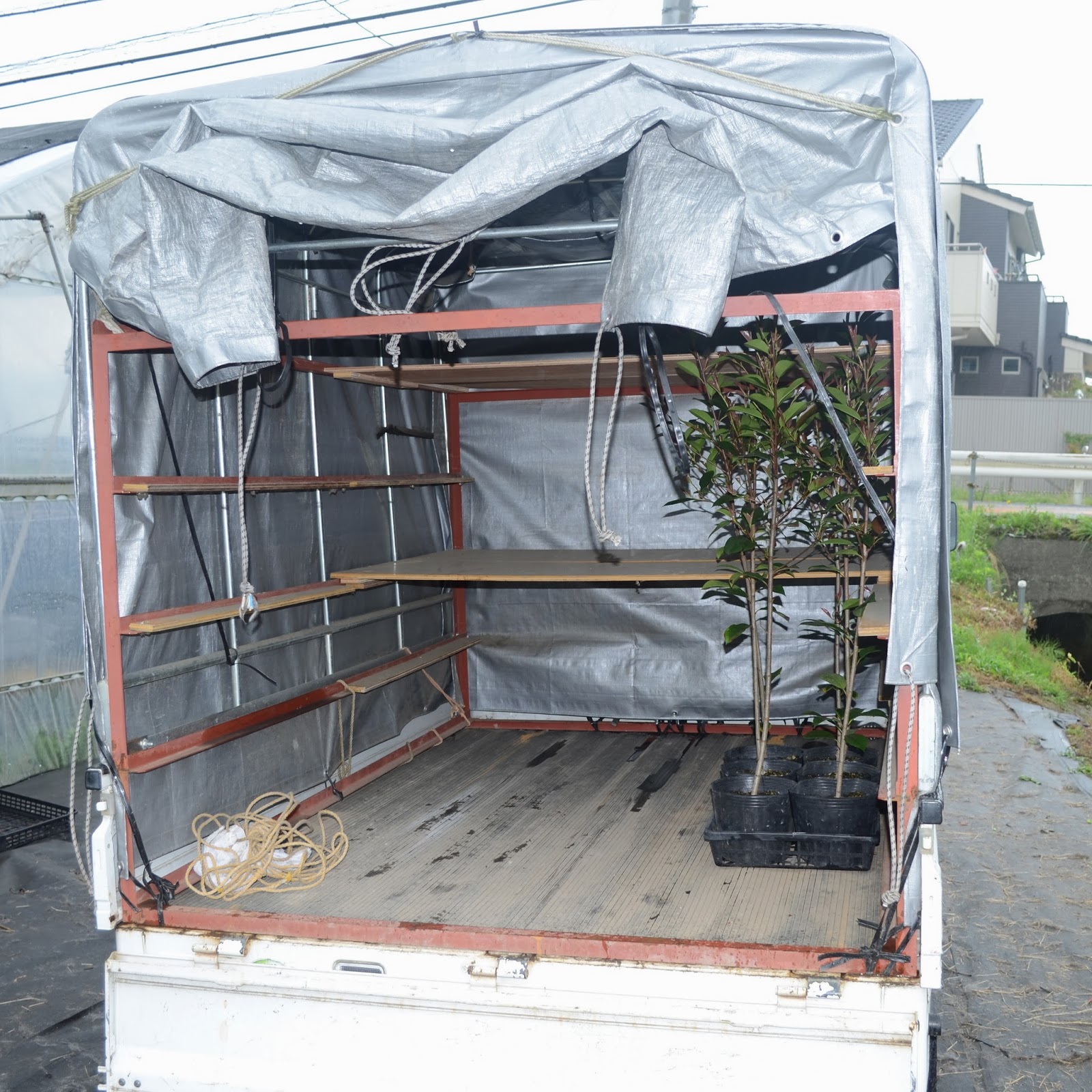 有限会社加島工業 製作実績 軽トラック荷台 生花運搬用の棚