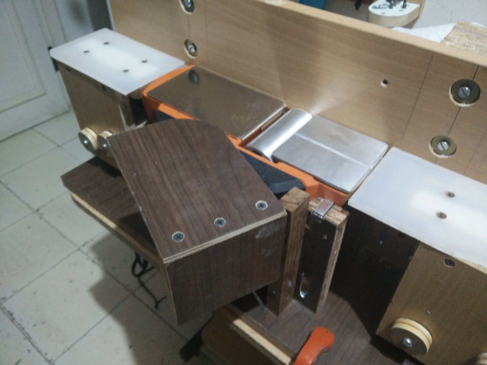 Baijal DIY DIY Jointer using a Power Planer