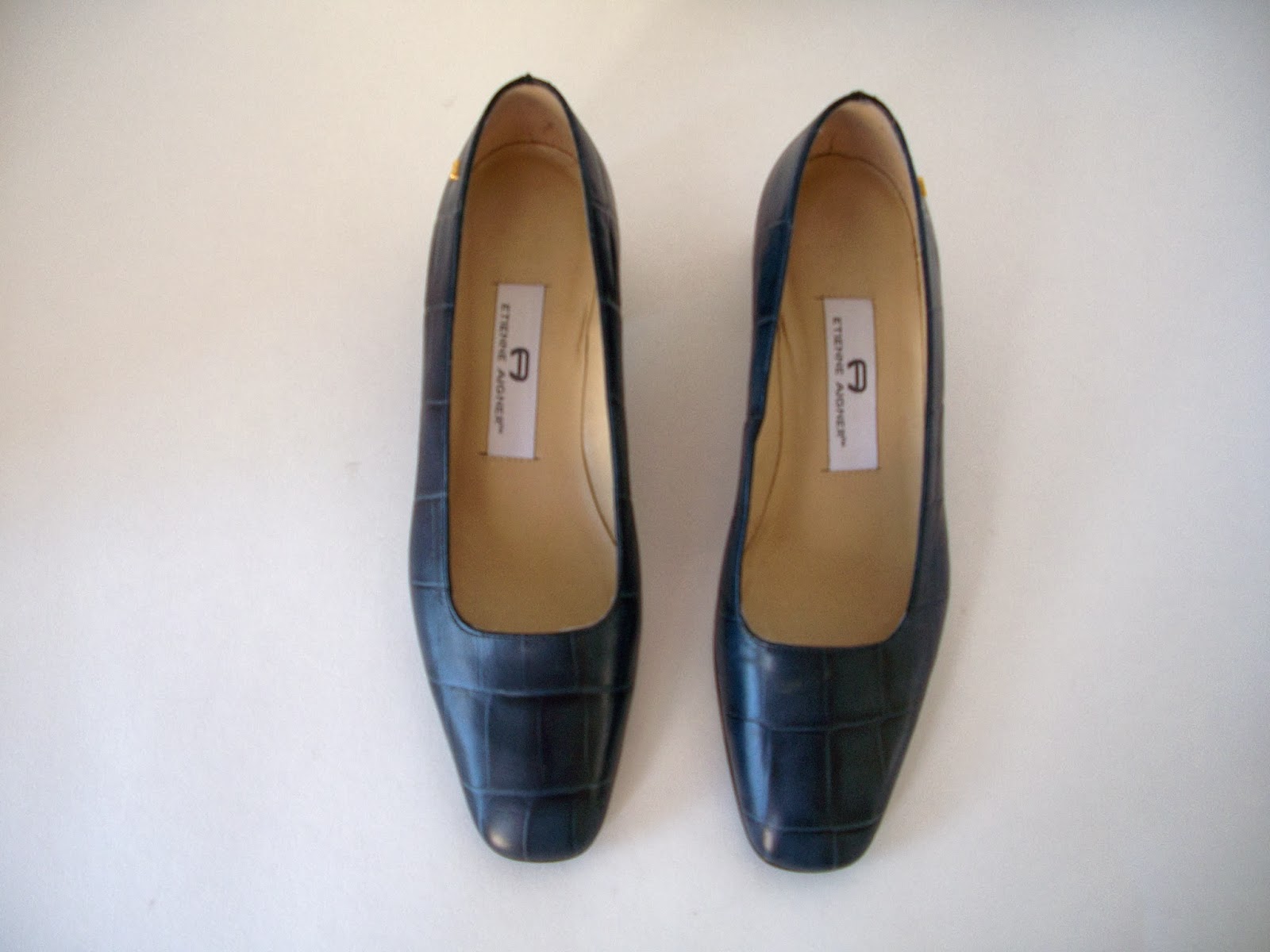 etienne aigner classic pumps