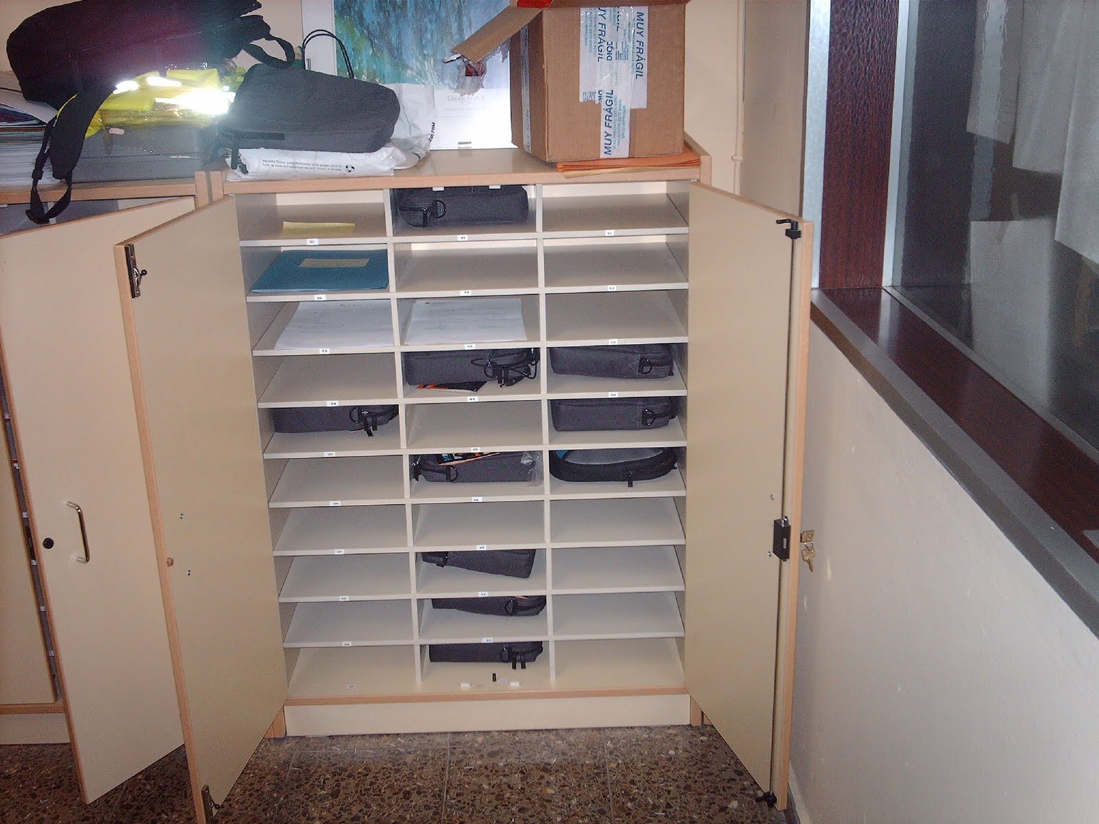 Ofimobles : Armario de seguridad para el ordenador portátil y