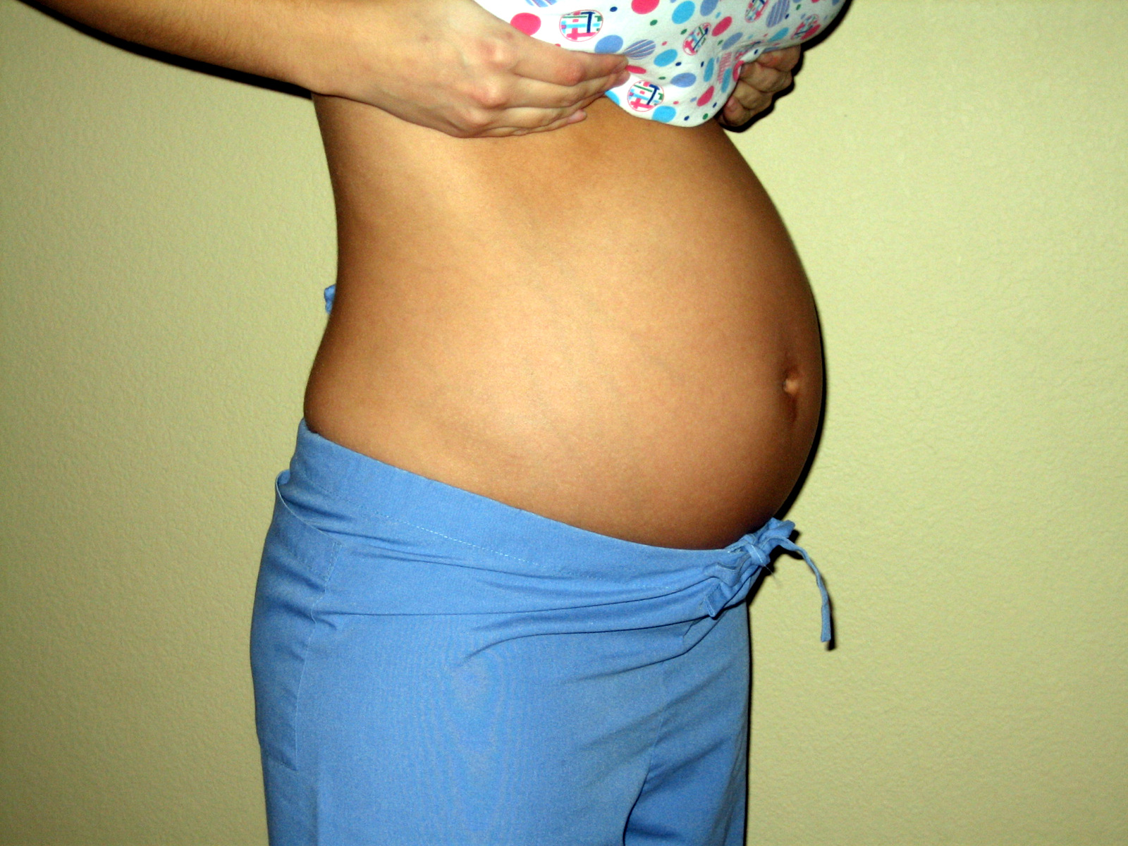 Малыш на 21 неделе беременности. Животик на 21 неделе. 21неделья беременности. Живот на 22 неделе.