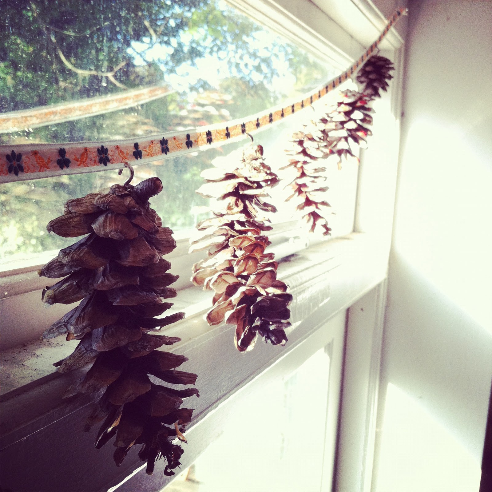 Crafty Christmas Club: Pine Cone Garland