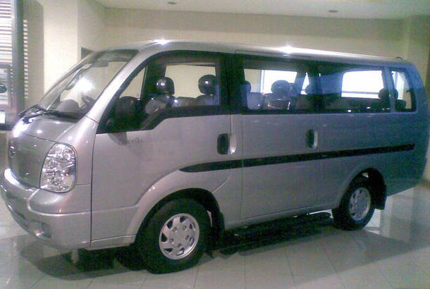 Rental Mobil Travello di Medan