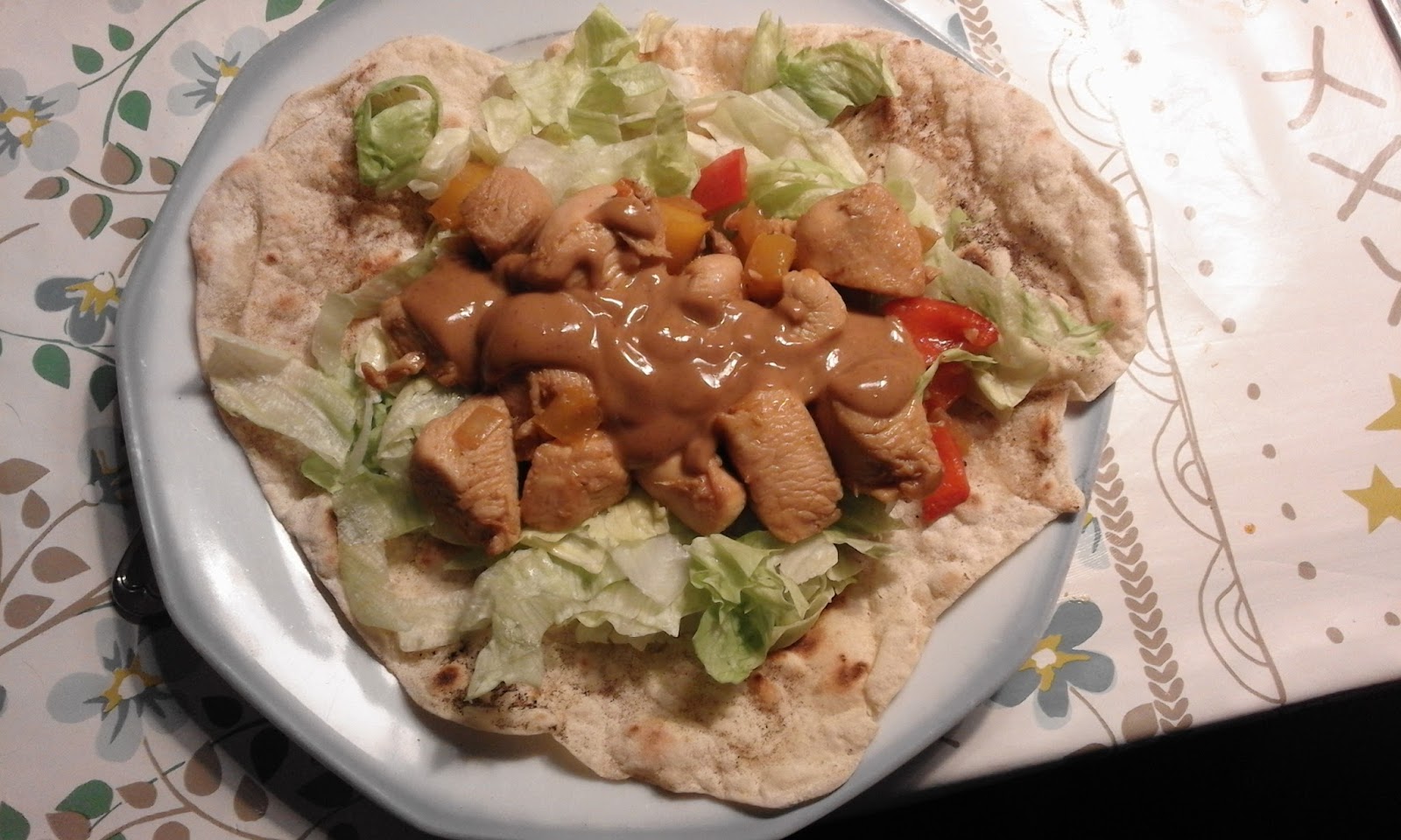 Eten met smaak Wraps met kipfilet en pindasaus