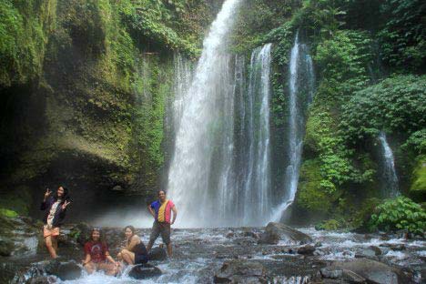 air terjun tiu kelep senaru lombok utara