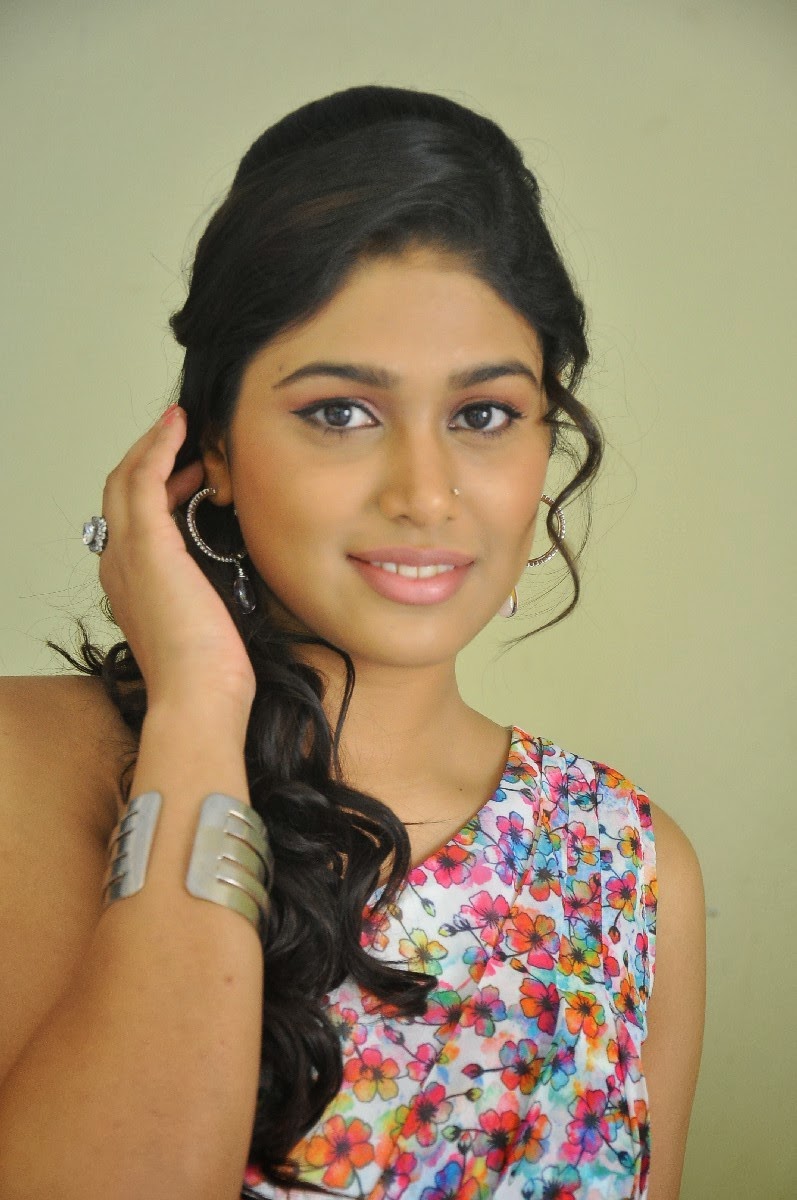 tollywoodmore: Actress Manisha Yadav New Stills
