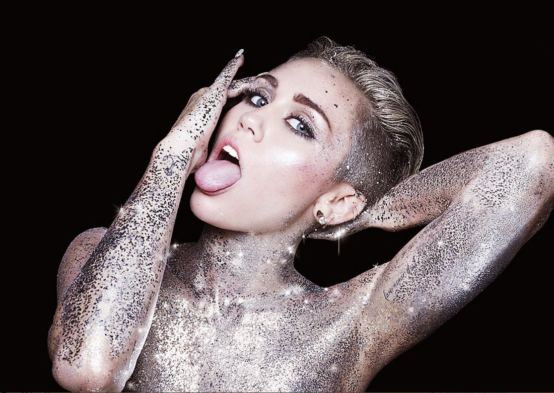 Bold Miley Cyrus in Body Art Wallpaper