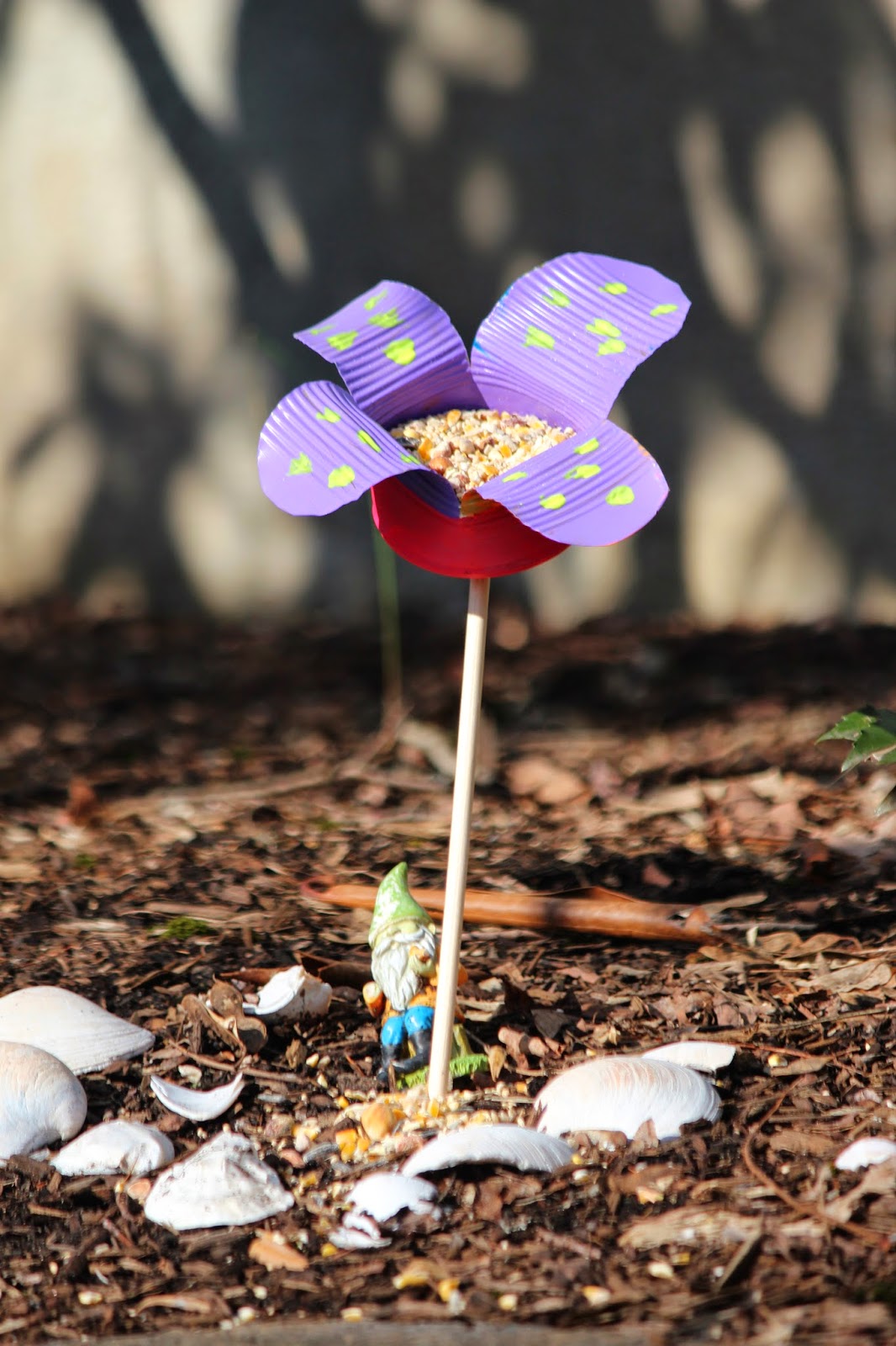 The Blue Barn: Tin Can Bird Feeder