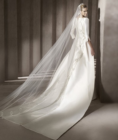 robes de mariage,robes de soir?�e et d?�coration: Robe de mariee avec longue traine