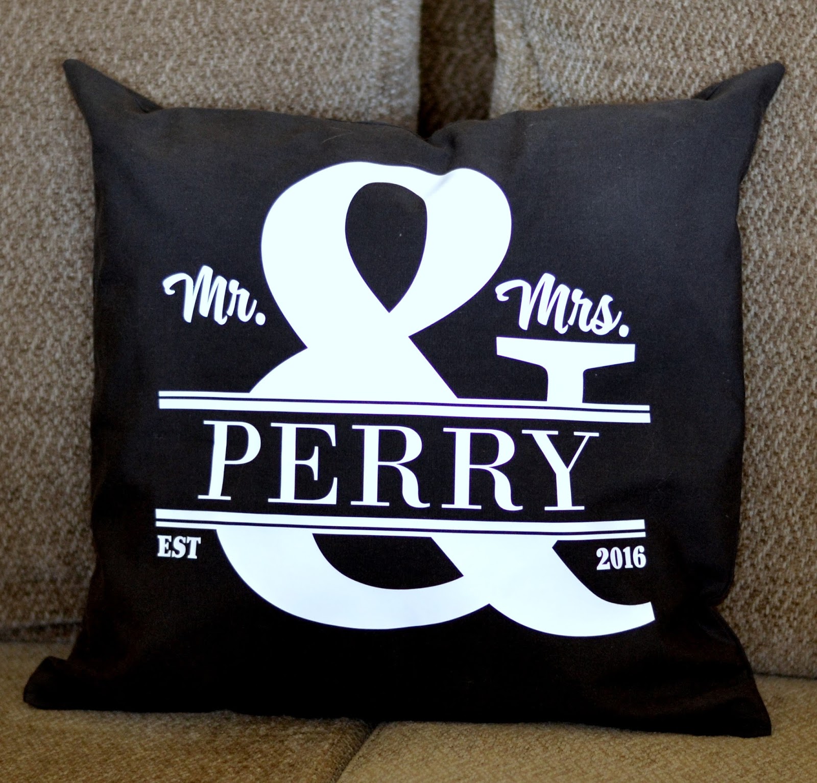 Easy to Make Customized Wedding Date Pillowsa personalized gift idea