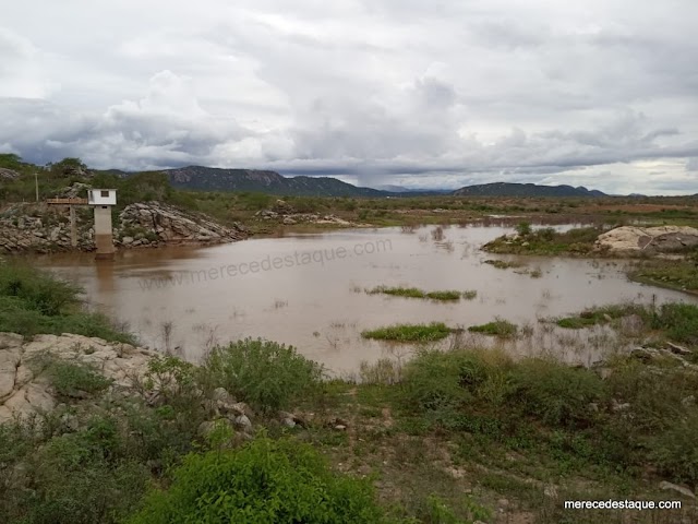 Açude de Poço Fundo aumenta nível de água após chuvas do final de semana
