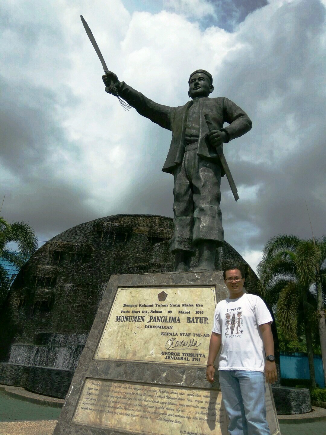 Wiyak Bumi Wiyak Langit: Monumen Panglima Batur di Muara Teweh