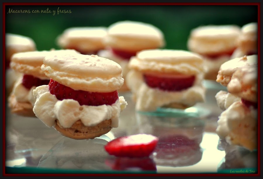 macarons con nata (crema de leche) y fresas 02a