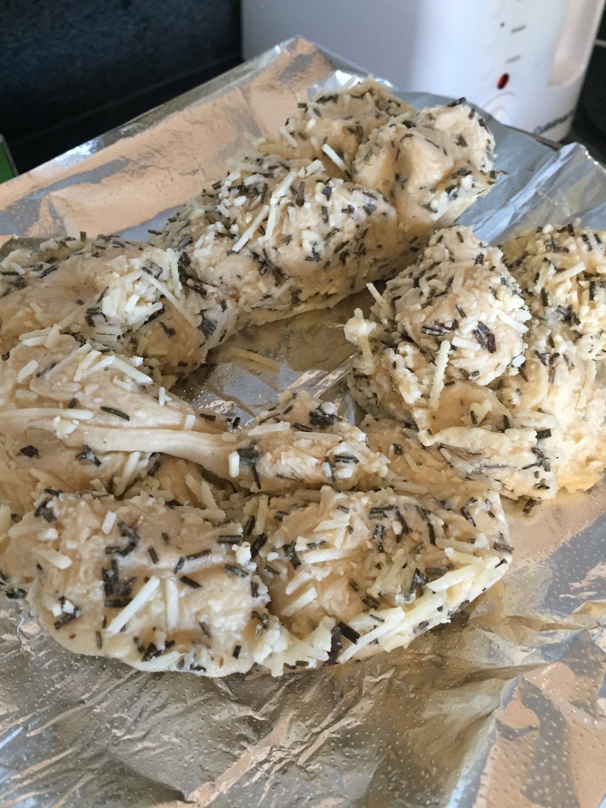 Review Trader Joe's Rosemary Garlic Monkey Bread A Nibble Bit