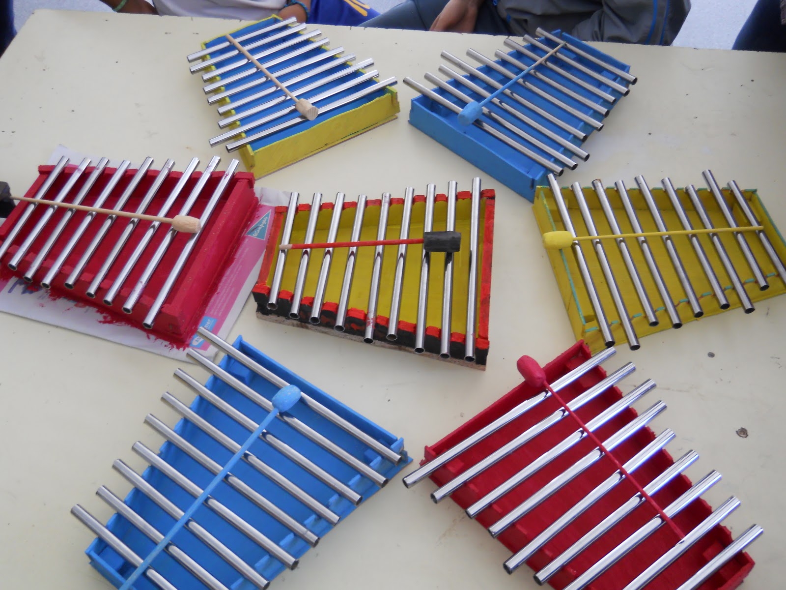 Aréjulaproyectos 201112 Cajón flamenco, xilófono y coche de choque