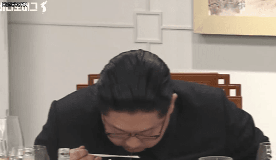 김정은의 냉면 먹방