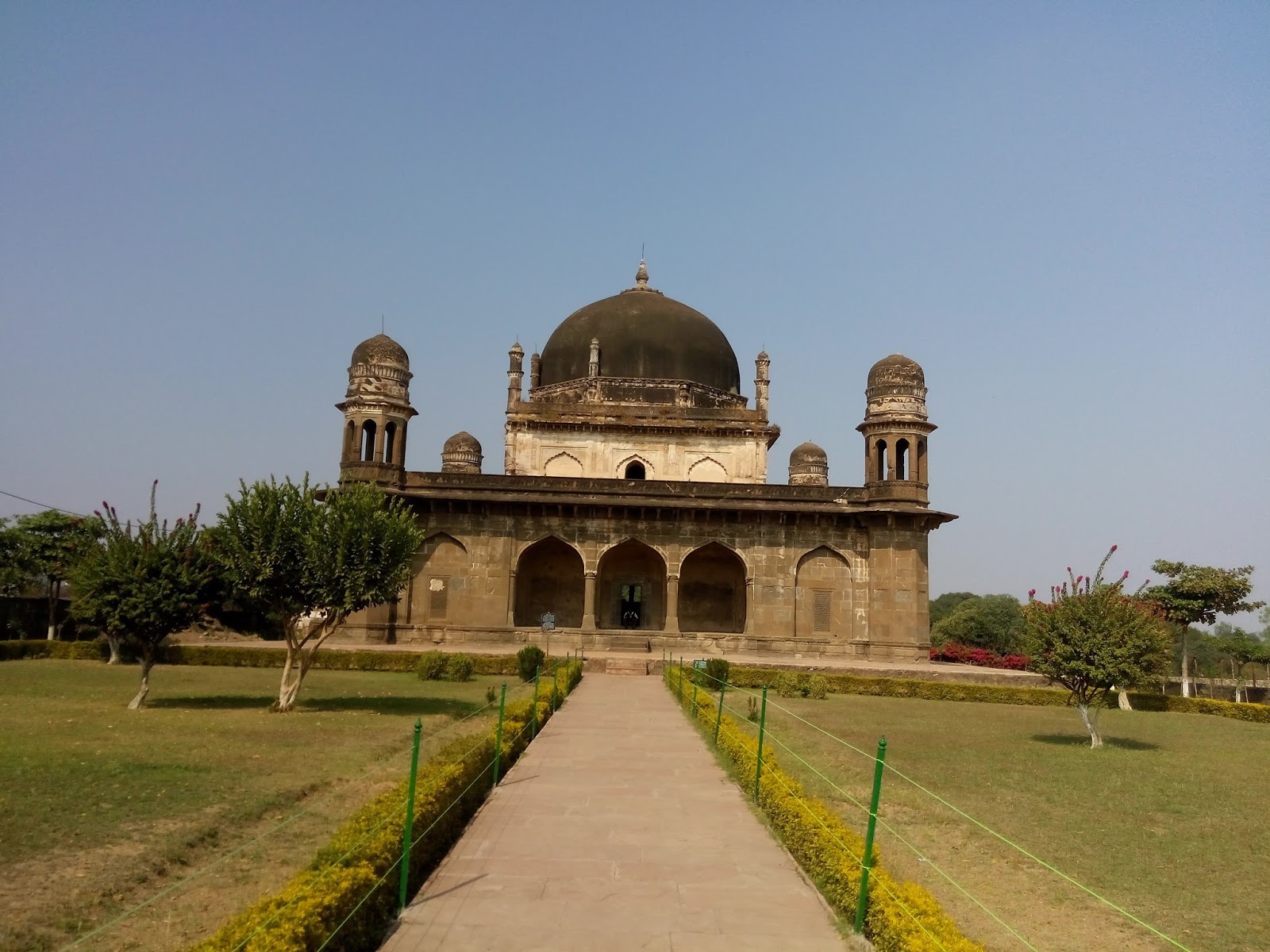 Tomb Of Shah Nawaz Aka Black Taj In Burhanpur In Madhya Pradesh The tomb-of-shah-nawaz-aka-black-taj-in-burhanpur-in-madhya-pradesh-the