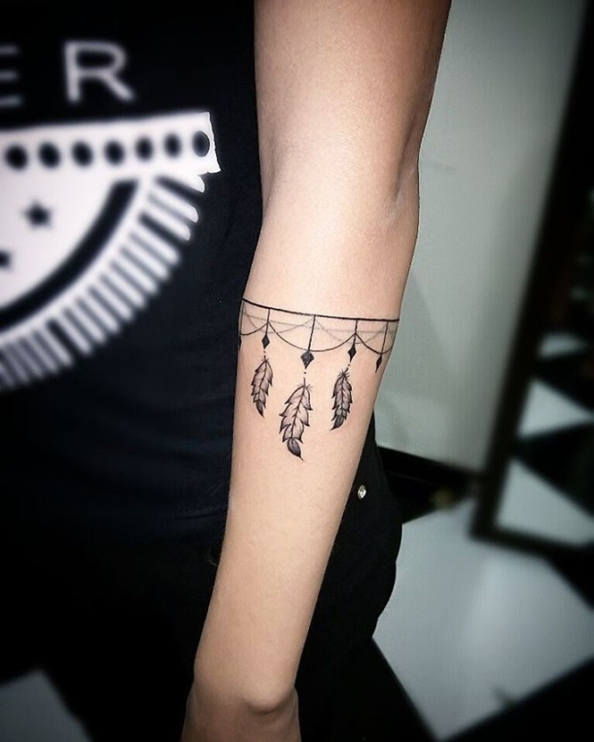 19 tatuagens de pulseiras que ficaram incríveis! 19 tatuagens de pulseiras que ficaram incríveis!